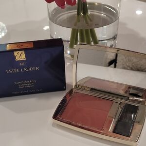 🆕️ Estee Lauder Blush 420 Rebellious Rose